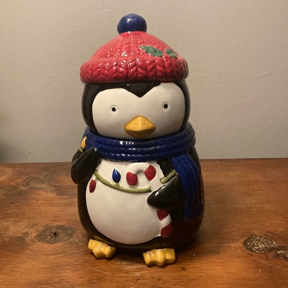 NWT- Adorable Hand Painted Holiday Penguin Ceramic Cookie Jar Decoration - Picture 4 of 17